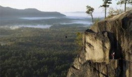 悬崖上的爱,爱意永恒——一段惊心动魄的悬崖恋情